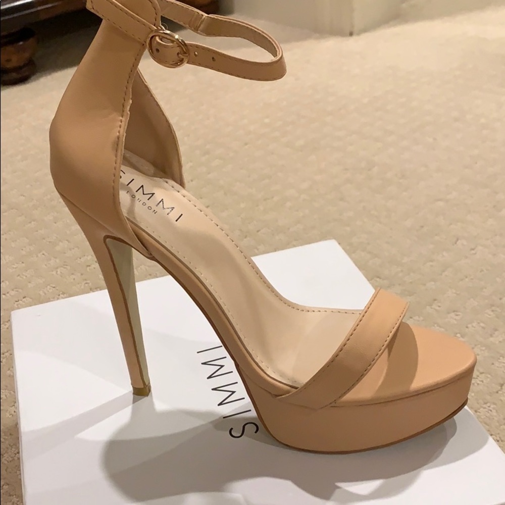 Simmi London nude platform with gold detail sz 9